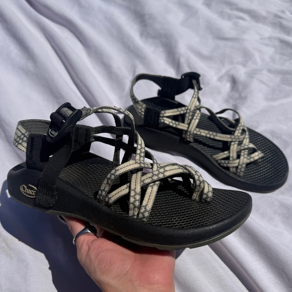 Chaco Z/Cloud Strappy Sandals Women’s 8 Black & Cream Hiking Water Shoes - Picture 1 of 5
